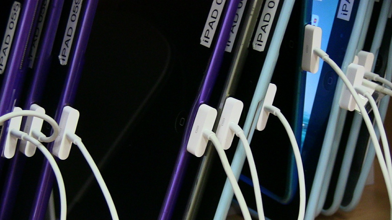 apple charger stations