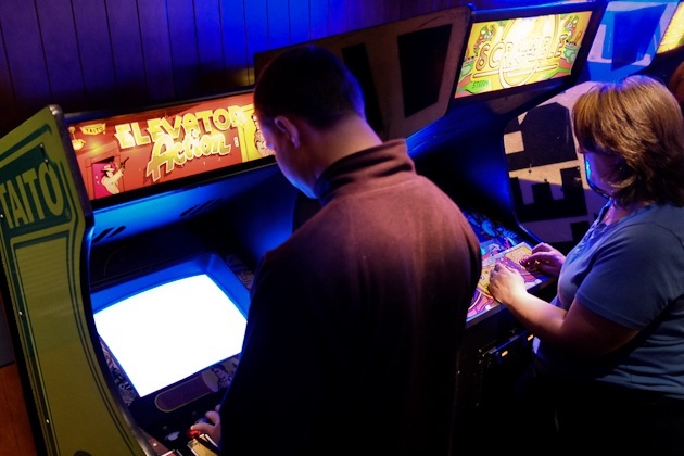 Japanese Game Shops Let Millennials Experience Old School Gaming