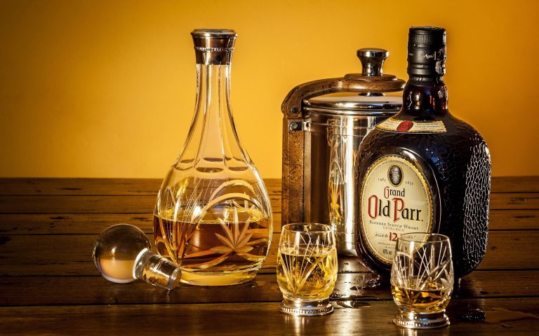 Top 8 Coolest Whiskey Decanters For Men [2018]