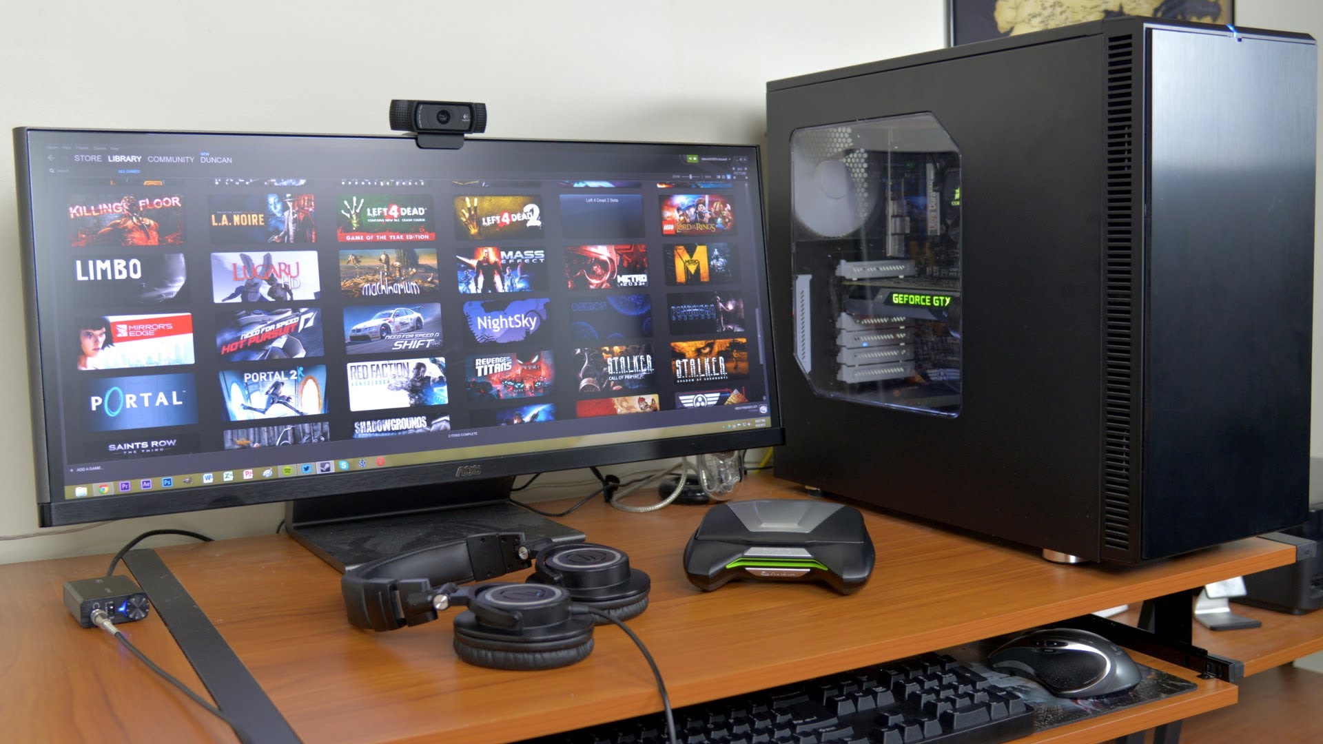 PC gaming desktop