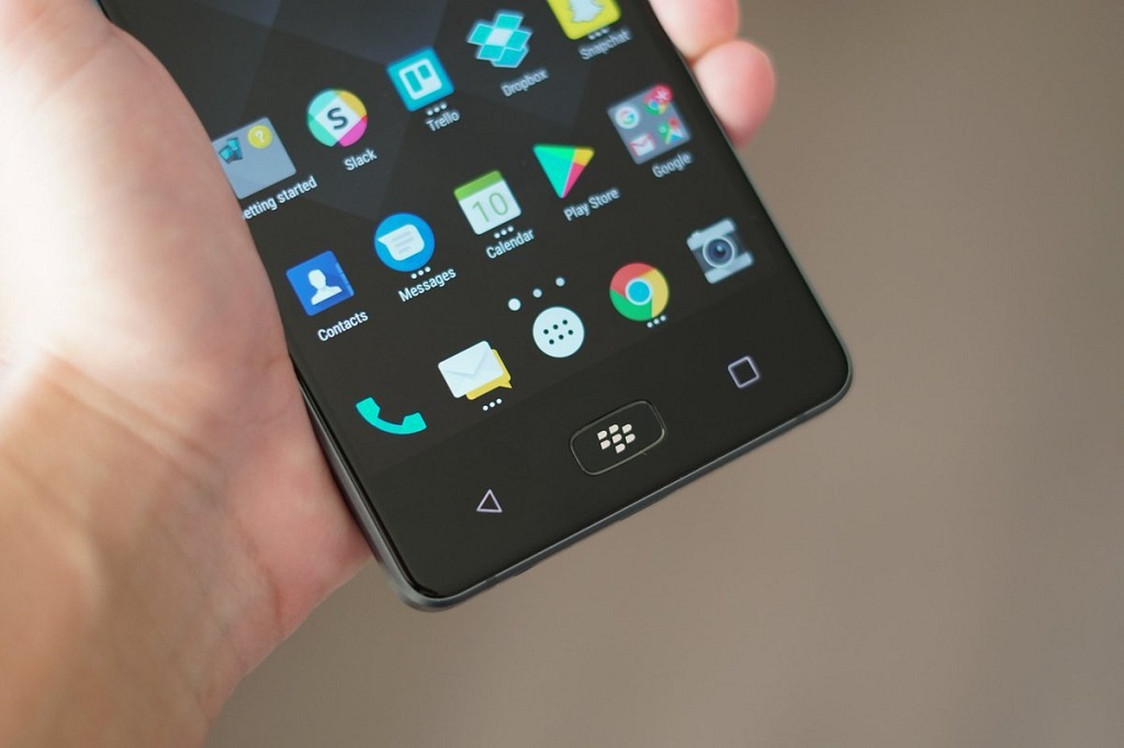 TCL Reveals Its Newest Touchscreen Mobile: The BlackBerry Motion