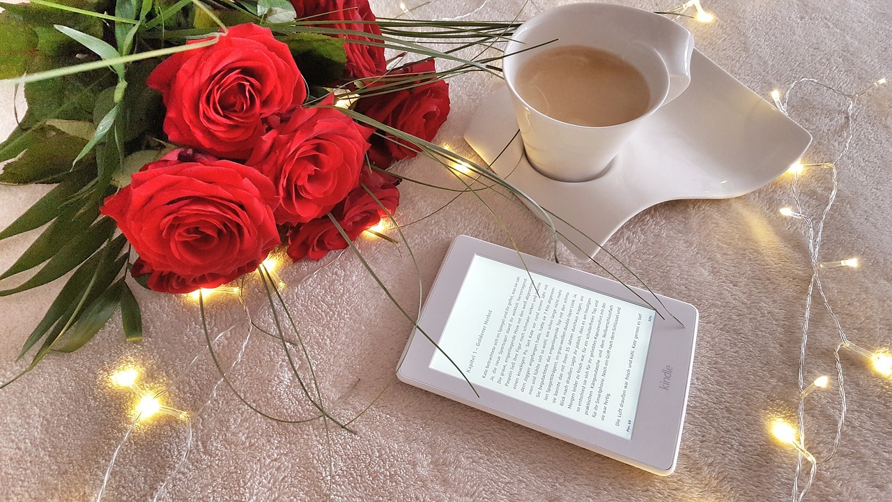 nook vs kindle ebook-reader-roses-cup-coffee