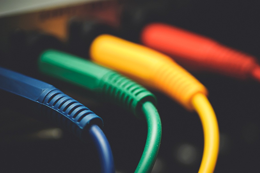 blue, green, yellow, and red wires connecting to a source