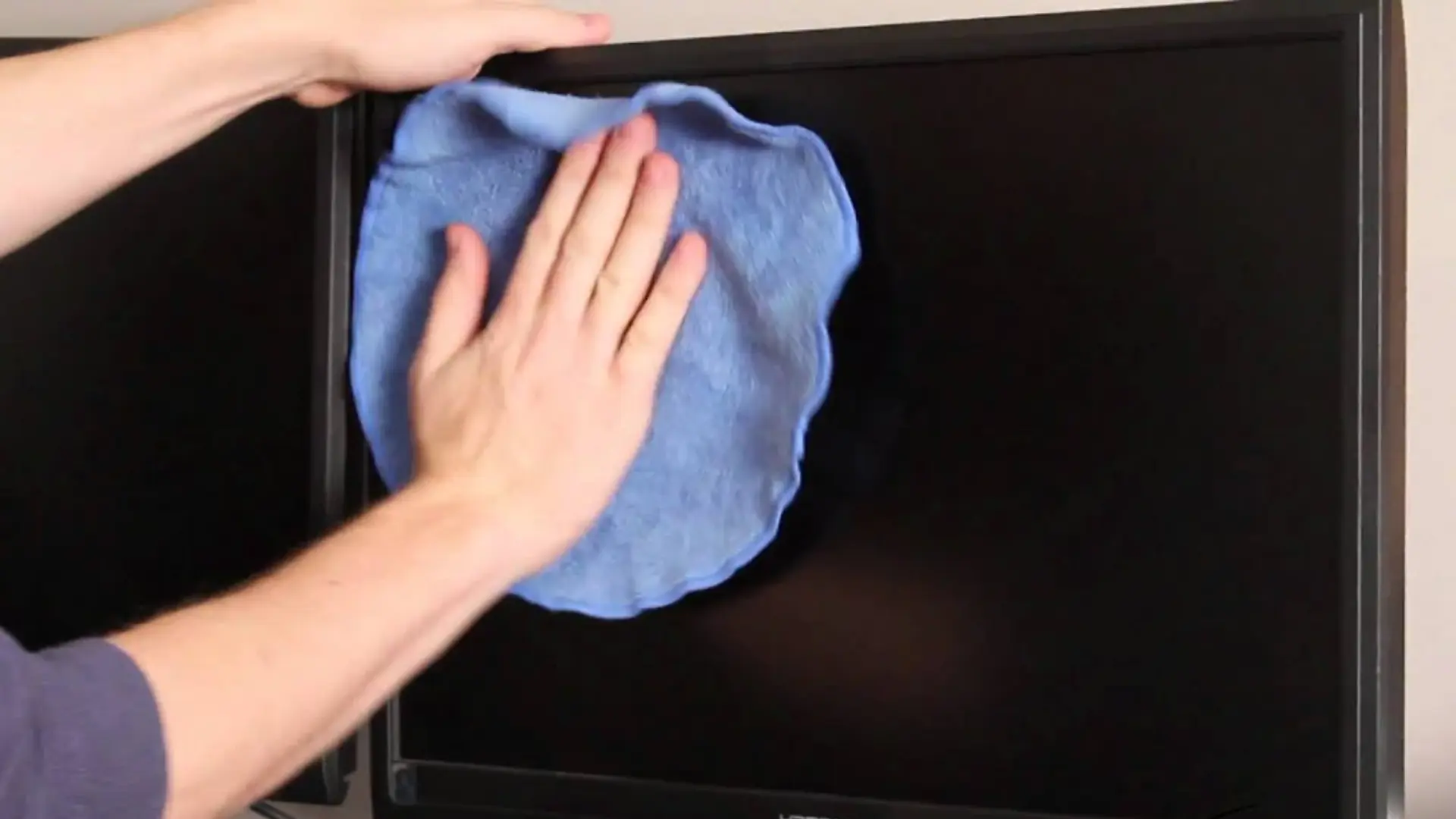 How To Clean the Stand of an IPS Monitor
